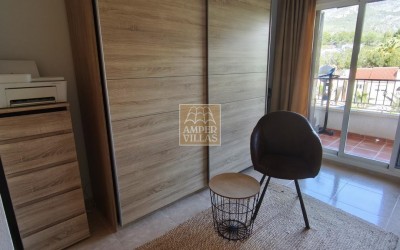 Lovely ground floor apartment with a large terrace.